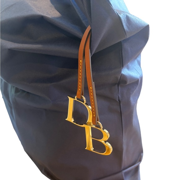 Nwt- Dooney and Bourke pebble grain bag👜👛 - Picture 3 of 8
